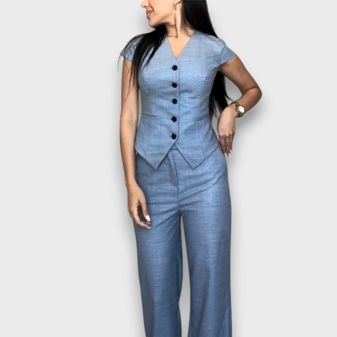 Laura – Elegant Set with Feminine Silhouette