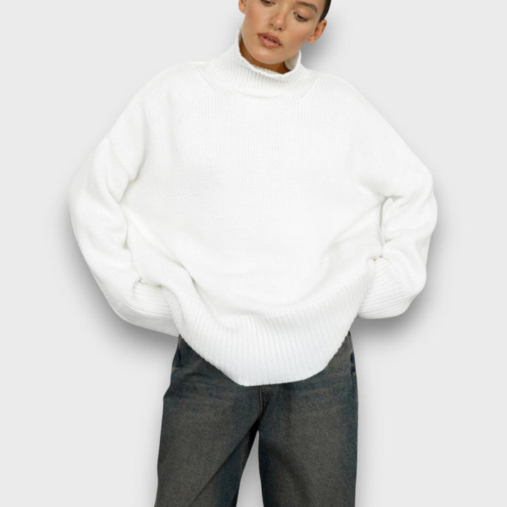 Miles – Minimalist Turtleneck Sweater in Off-White