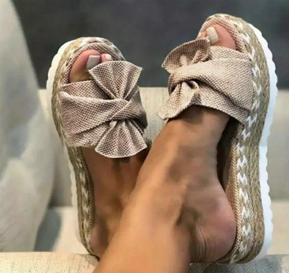 Seina – Comfortable Sandals with Bow Detail