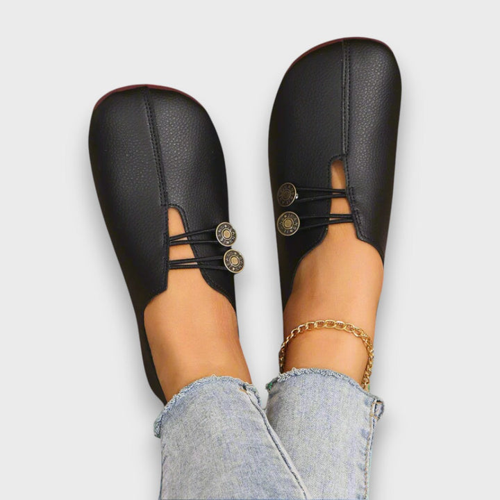 Alina – Classic moccasins with button detail