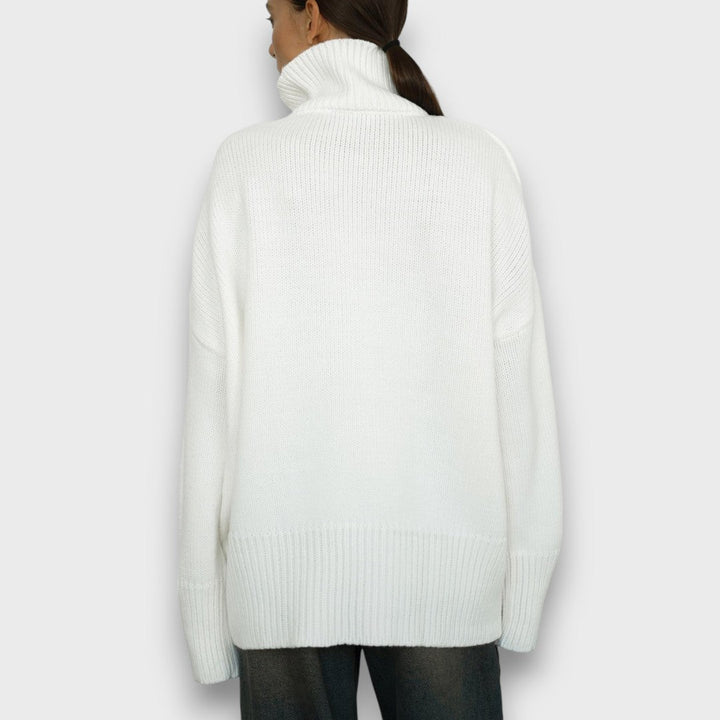 Miles – Minimalist Turtleneck Sweater in Off-White