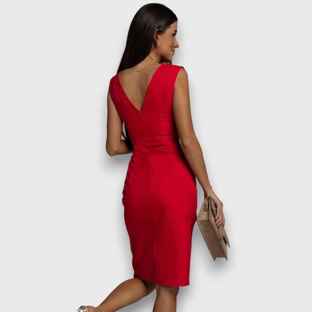 Adeliska – Figure-Hugging Dress with V-Neck and Slit