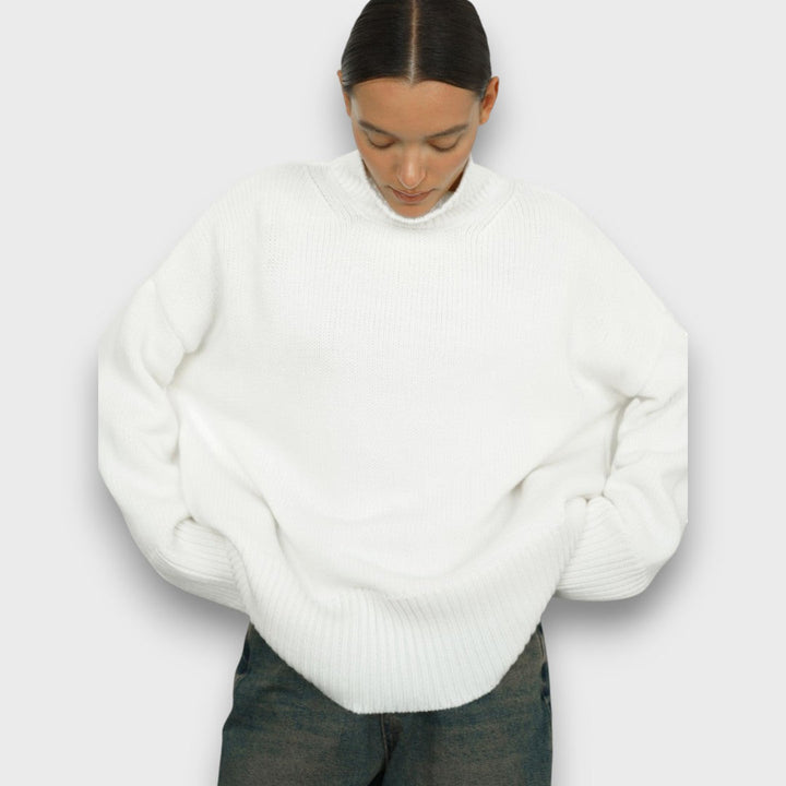Miles – Minimalist Turtleneck Sweater in Off-White