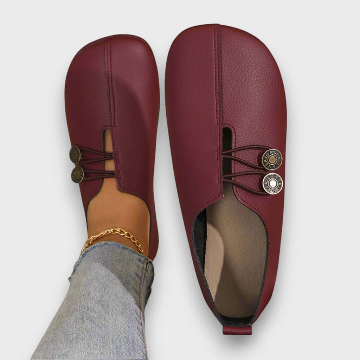 Alina – Classic moccasins with button detail