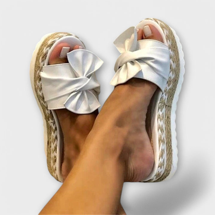 Seina – Comfortable Sandals with Bow Detail
