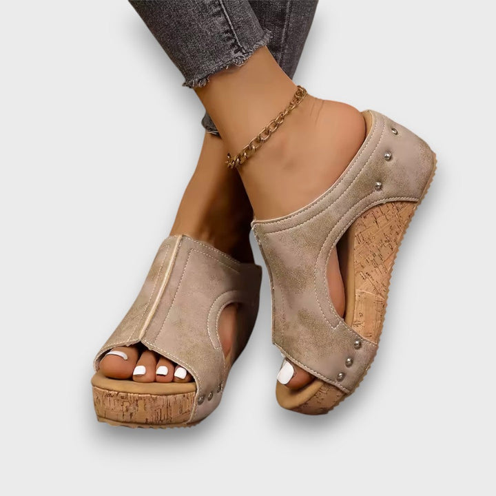 Raya – Wedge Sandals with Cut-Out Design