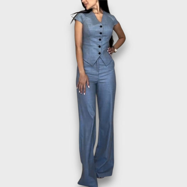 Laura – Elegant Set with Feminine Silhouette