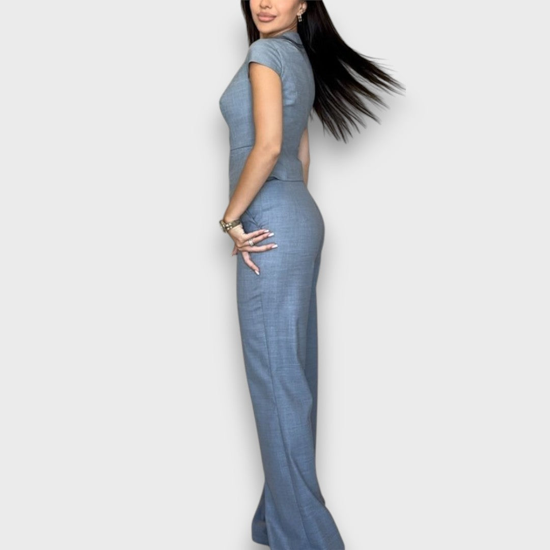 Laura – Elegant Set with Feminine Silhouette