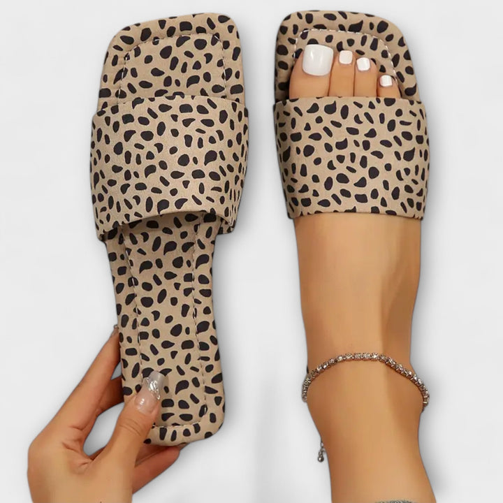 Solvaya – Slipper with Animal Print and Modern Silhouette