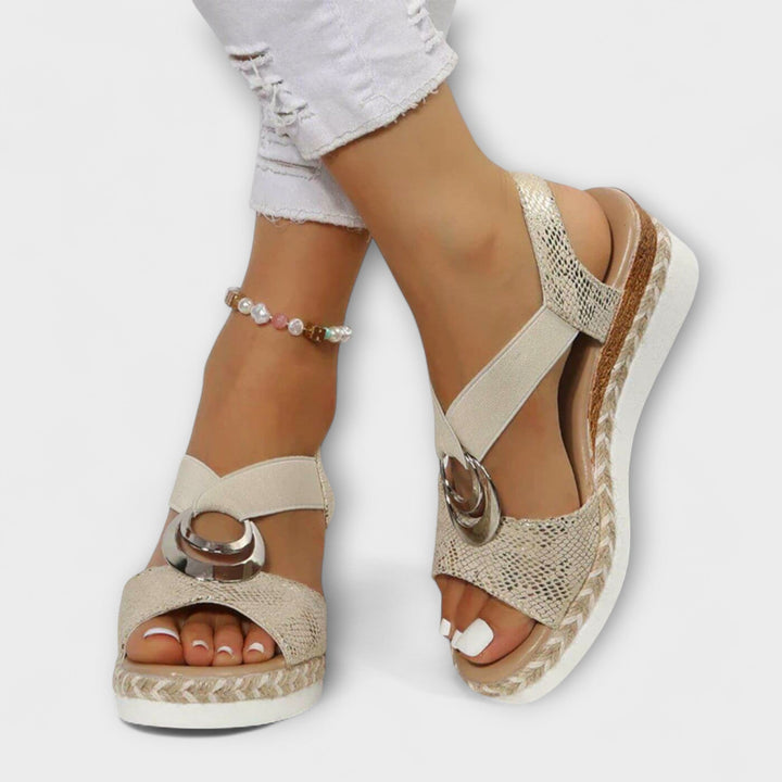 Soraya – Comfortable sandals with a feminine silhouette