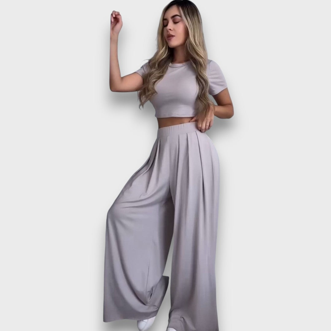 Andrea – Casual Set with Short Top