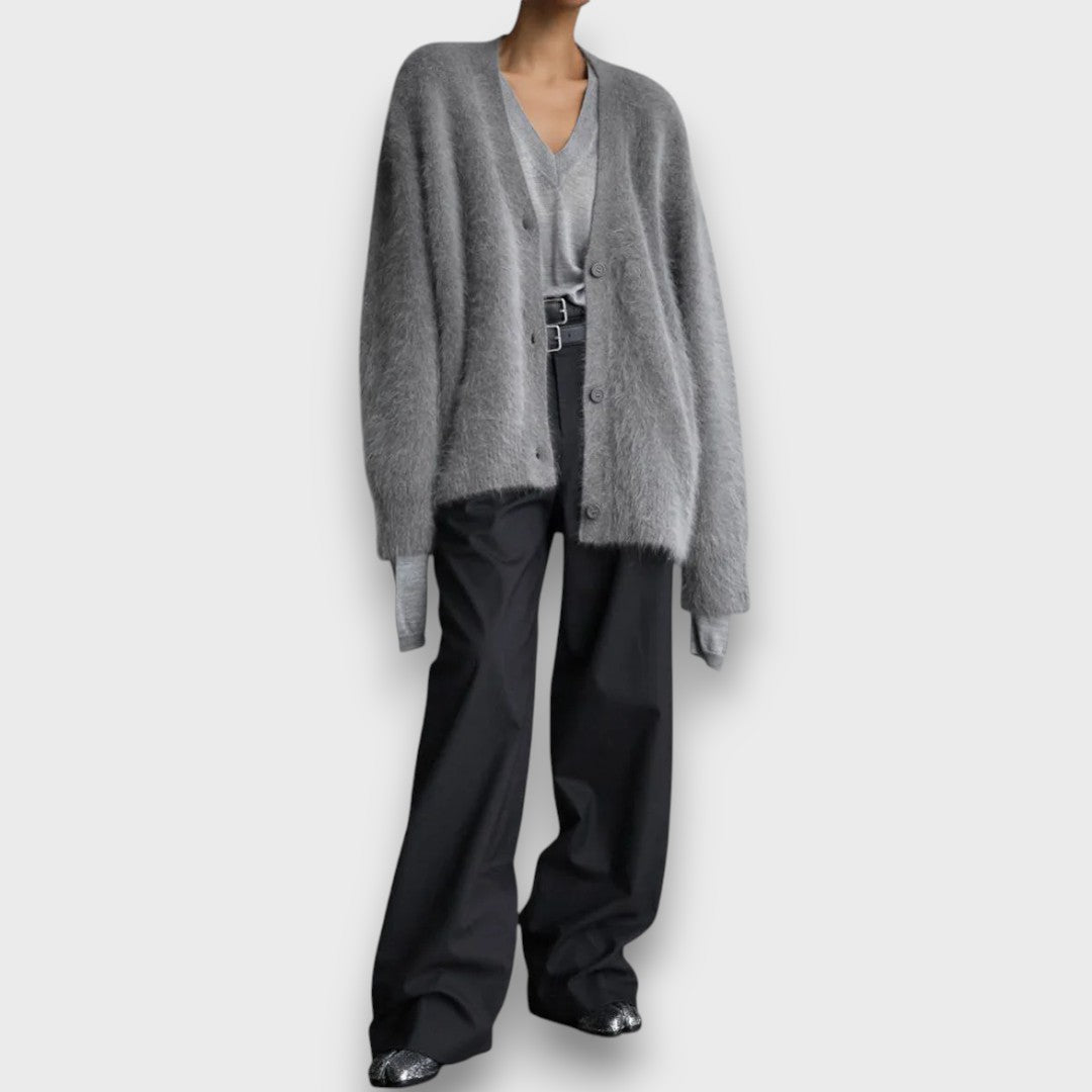 Laria – Cozy Cardigan with Classic Cut