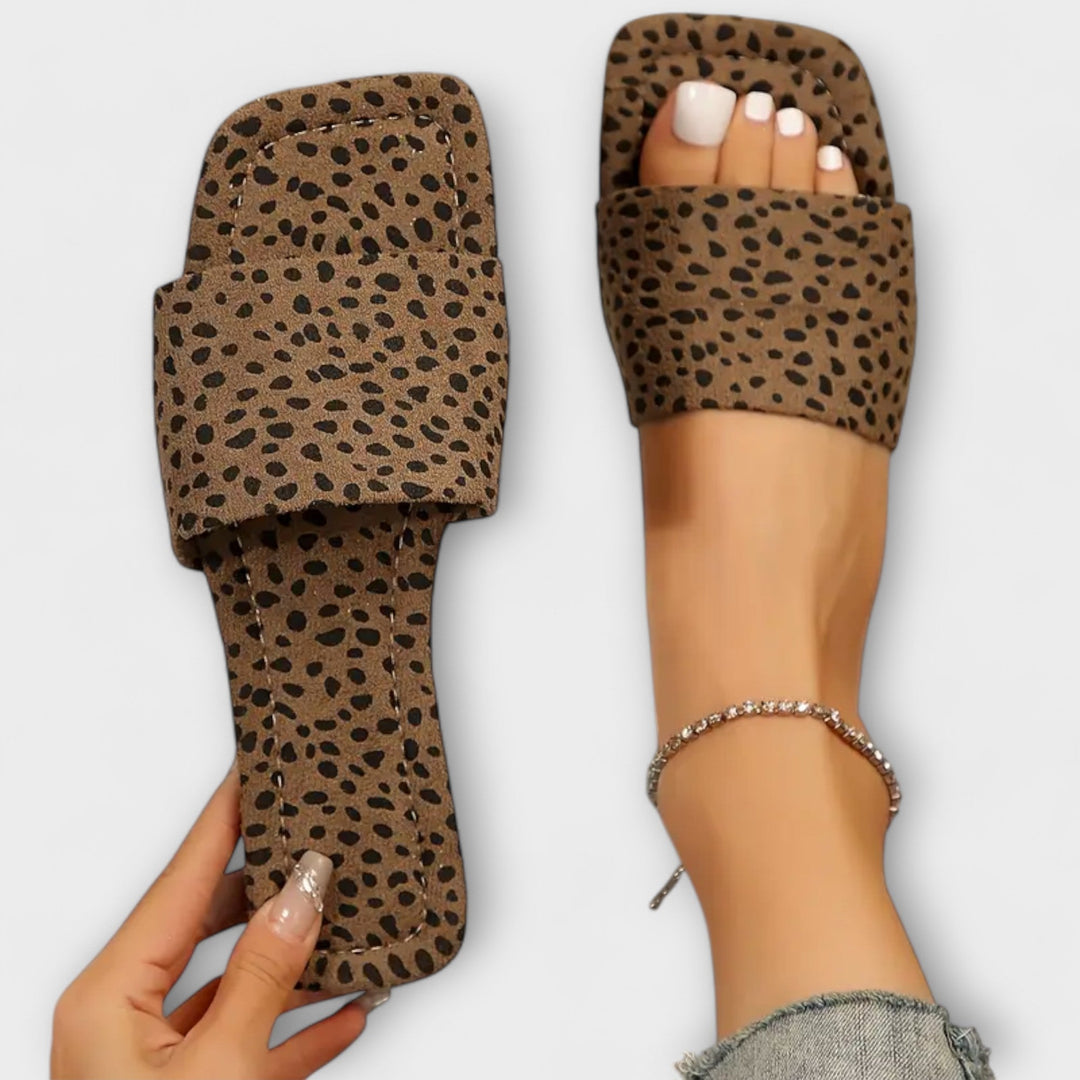 Solvaya – Slipper with Animal Print and Modern Silhouette