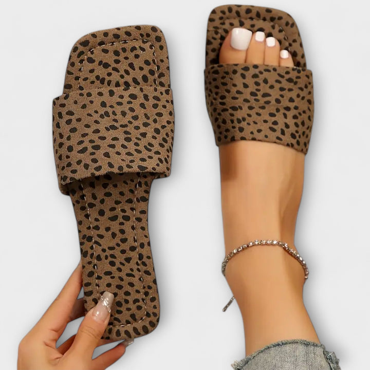 Solvaya – Slipper with Animal Print and Modern Silhouette