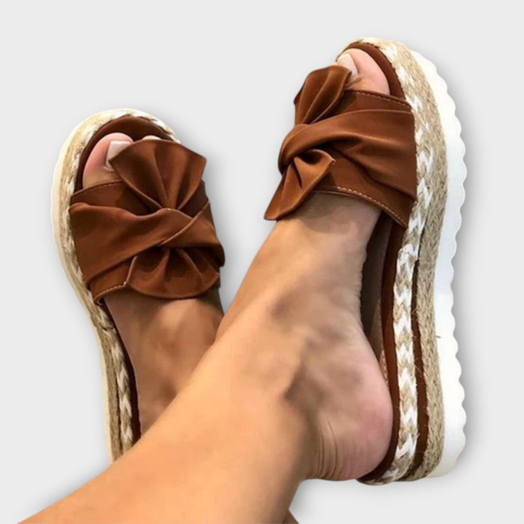 Seina – Comfortable Sandals with Bow Detail