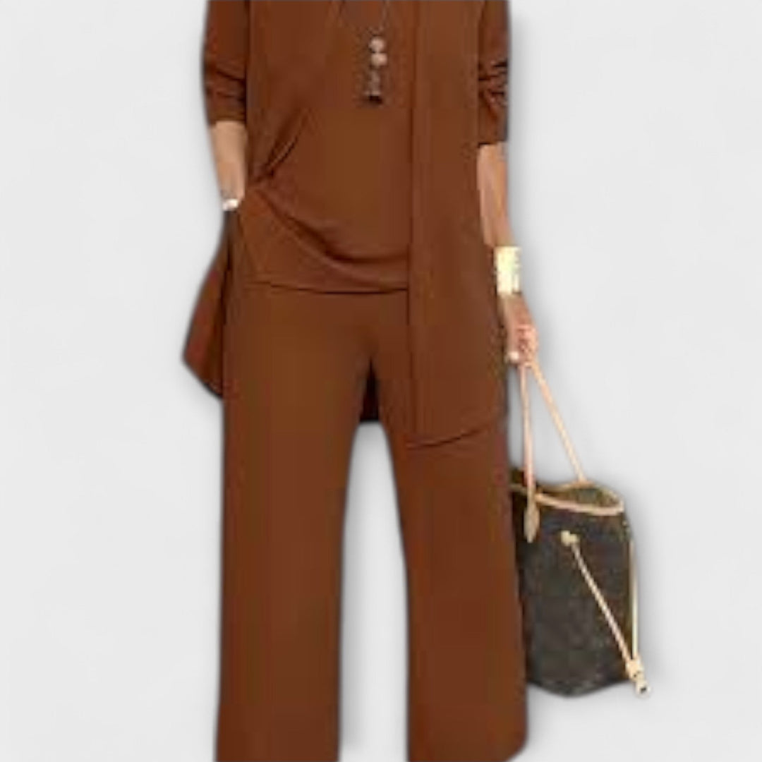 Lora – Three-Piece Set Look with Soft Cardigan